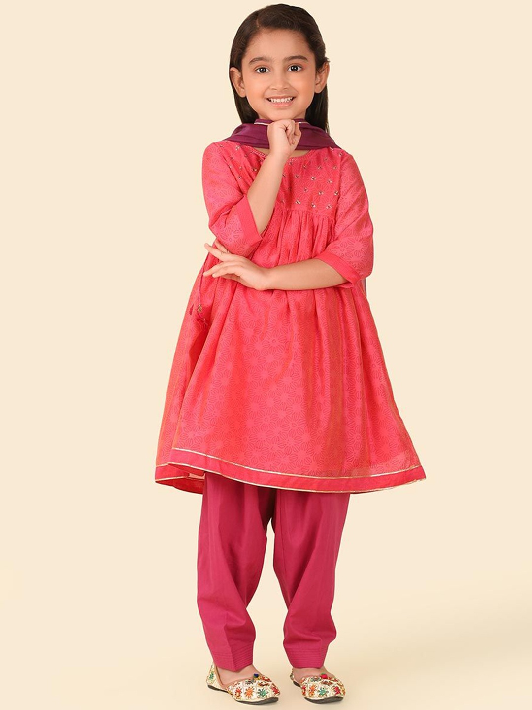 Fabindia Girls Floral Printed Cotton Silk Anarkali Kurta with Salwar & Dupatta, Pink
Fabindia Girls Floral Printed Cotton Silk Anarkali Kurta with Salwar & Dupatta, Pink