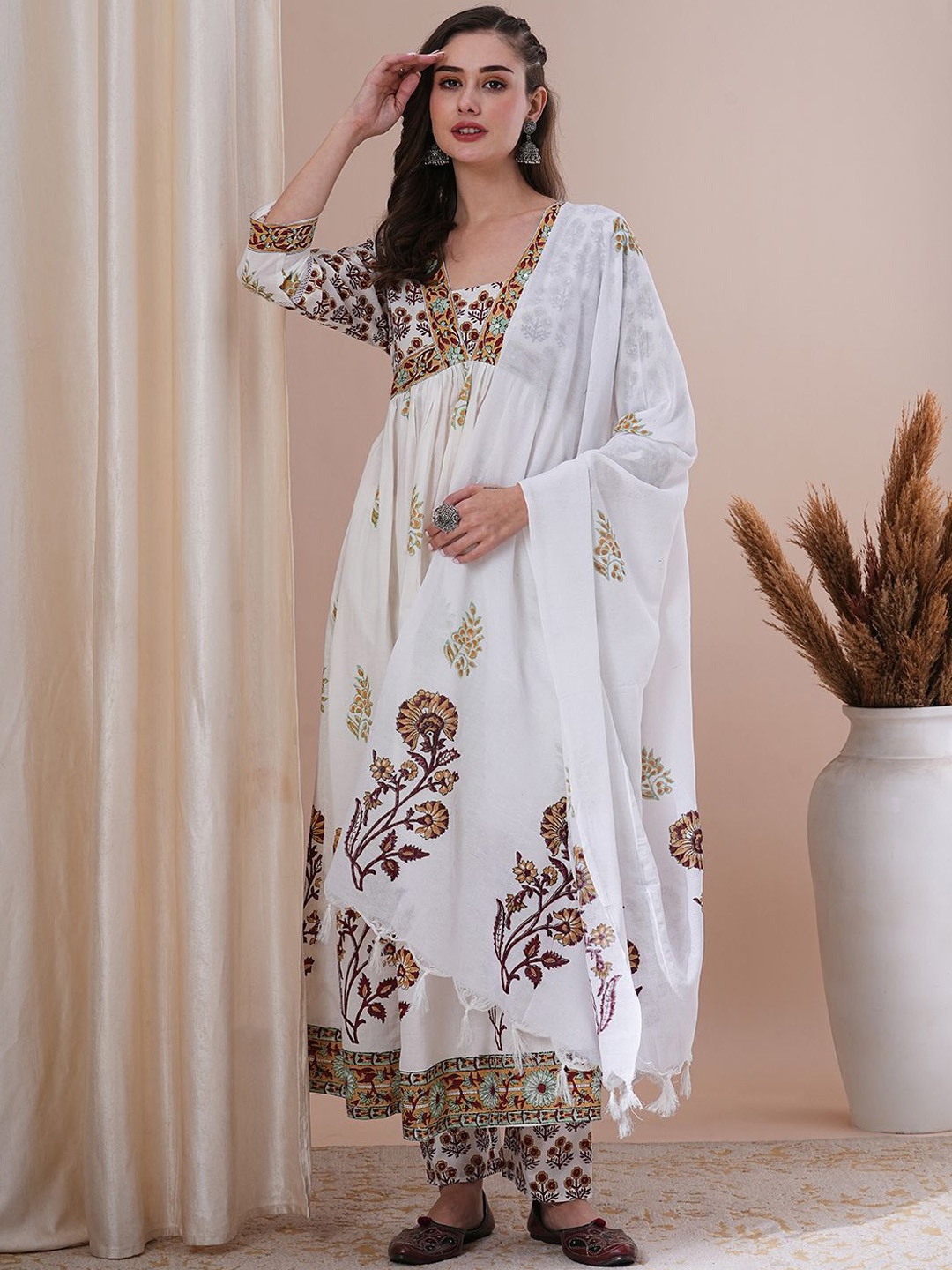FASHOR White Floral Printed Pleated Pure Cotton A-Line Kurta with Trousers & Dupatta
FASHOR White Floral Printed Pleated Pure Cotton A-Line Kurta with Trousers & Dupatta