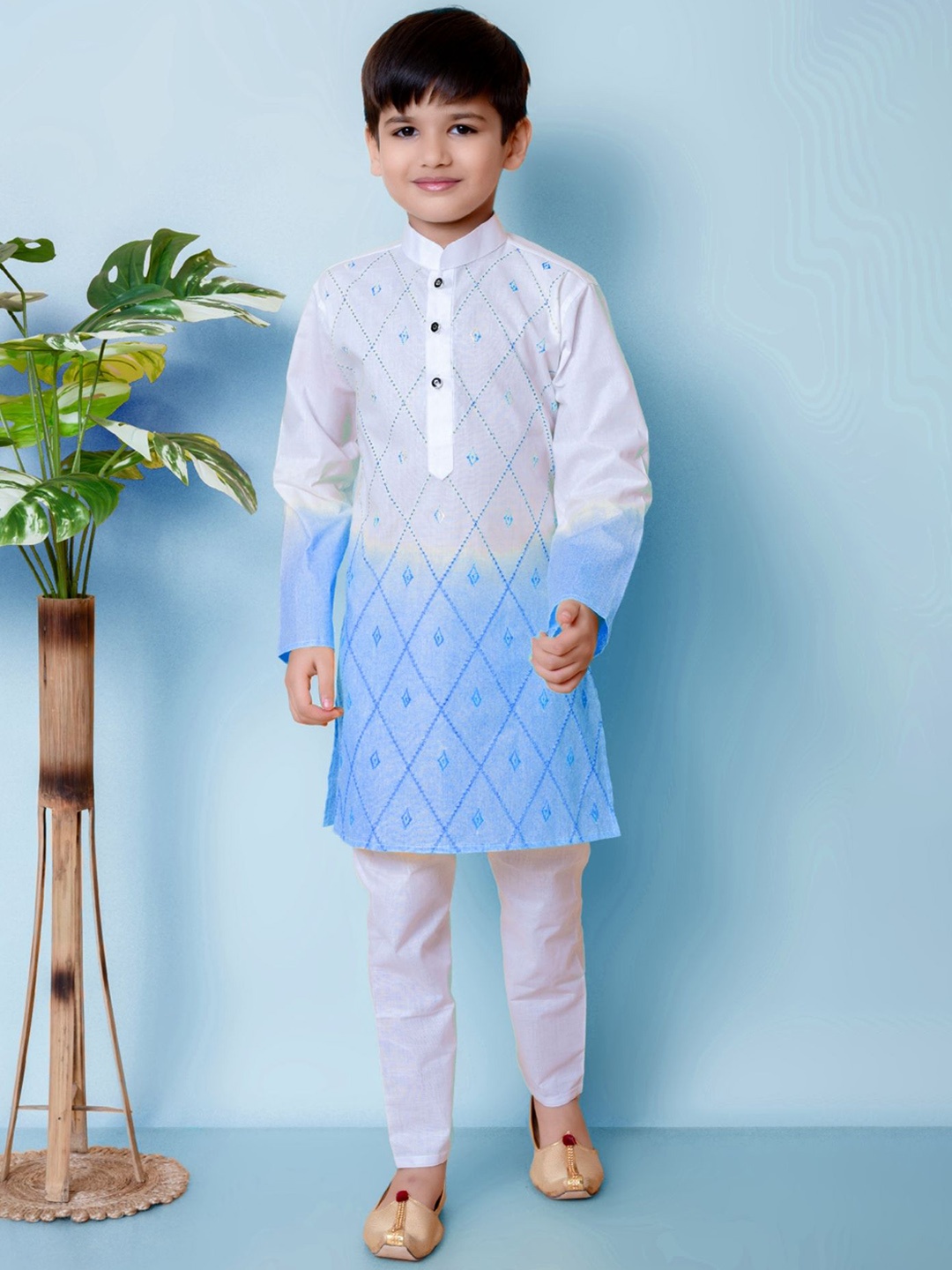 NFC CREATION Boys Ethnic Motifs Embroidered Regular Thread Work Kurta with Pyjamas, Blue
NFC CREATION Boys Ethnic Motifs Embroidered Regular Thread Work Kurta with Pyjamas, Blue