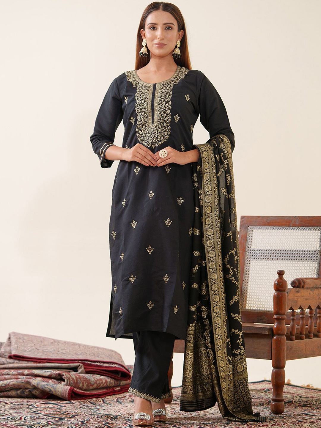 Meena Bazaar Floral Embroidered Sequinned Straight Kurta With Trousers & Dupatta, Black
Meena Bazaar Floral Embroidered Sequinned Straight Kurta With Trousers & Dupatta, Black