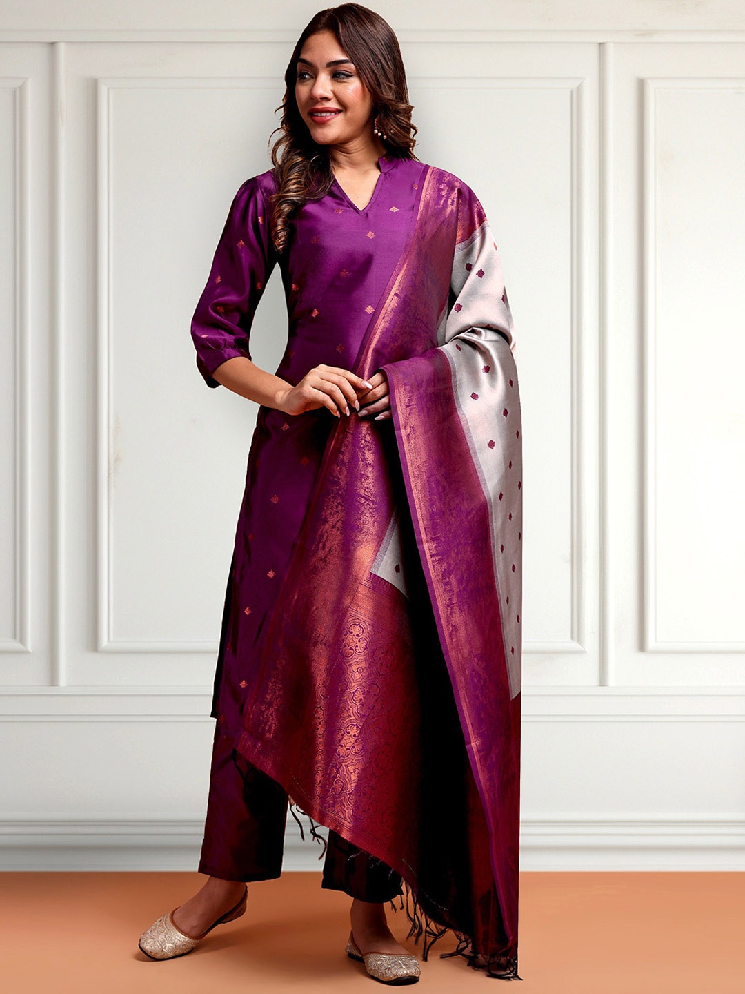 Vastara the Label Floral Woven Design Straight Kurta with Trousers & With Dupatta, Purple
Vastara the Label Floral Woven Design Straight Kurta with Trousers & With Dupatta, Purple