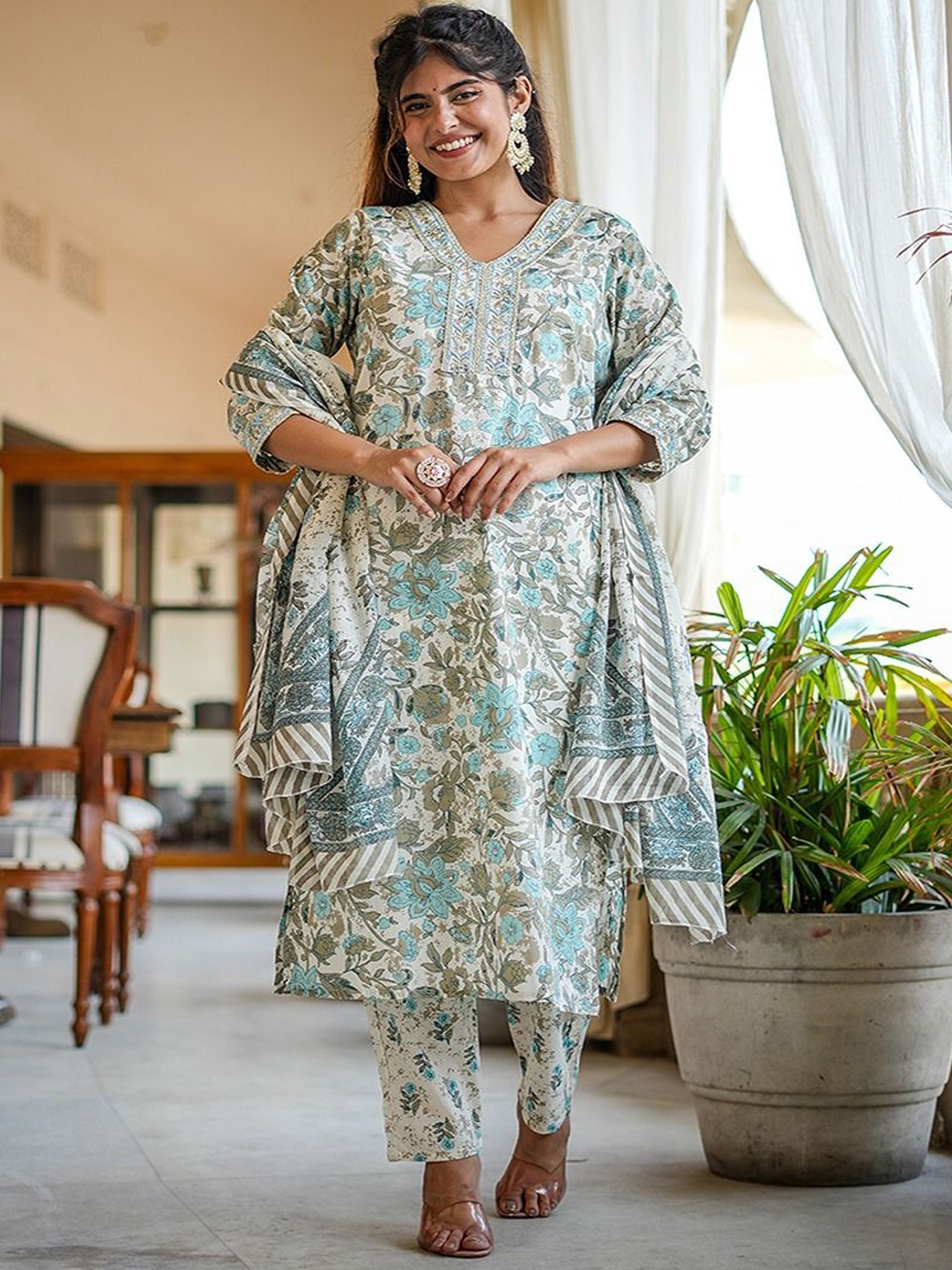 KALINI Women Ethnic Motifs Embroidered Regular Pure Cotton Kurta with Trousers & With Dupatta, Beige
KALINI Women Ethnic Motifs Embroidered Regular Pure Cotton Kurta with Trousers & With Dupatta, Beige