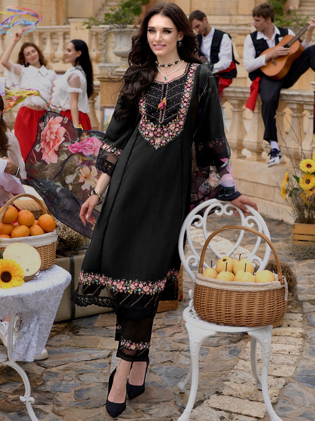 Indo Era Women Floral Embroidered Regular Thread Work Kurta with Trousers & With Dupatta, Black
Indo Era Women Floral Embroidered Regular Thread Work Kurta with Trousers & With Dupatta, Black