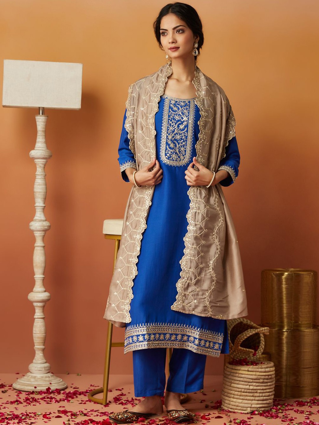J Turritopsis Floral Embroidered Sequinned Straight Kurta With Trousers & Dupatta, Blue
J Turritopsis Floral Embroidered Sequinned Straight Kurta With Trousers & Dupatta, Blue
