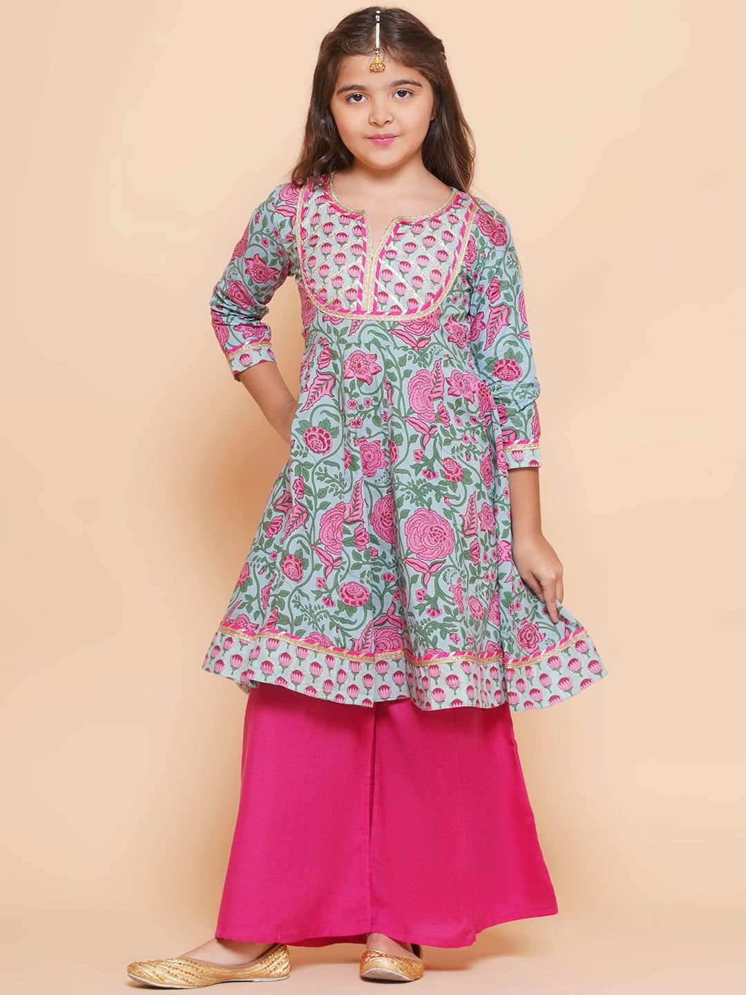 Bitiya by Bhama Girls Floral Printed Empire Gotta Patti Pure Cotton Kurta with Sharara, Green
Bitiya by Bhama Girls Floral Printed Empire Gotta Patti Pure Cotton Kurta with Sharara, Green