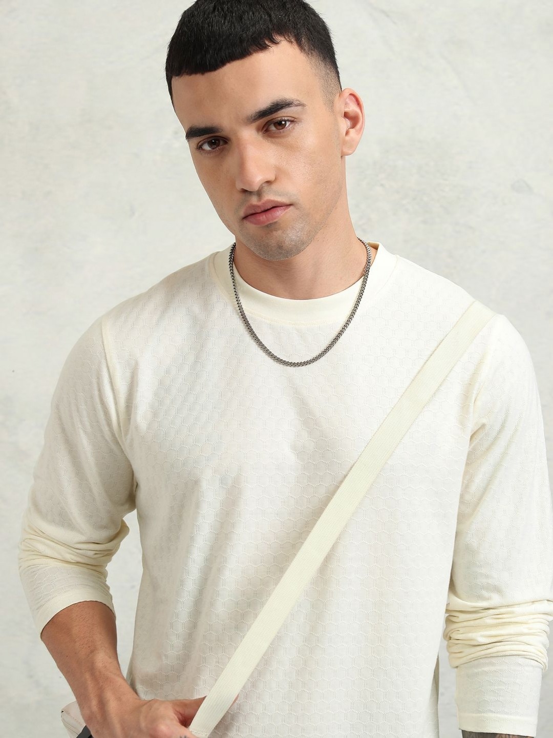 HIGHLANDER Men Relaxed Fit Self Design Round Neck Long Sleeves T-shirt, Off white
HIGHLANDER Men Relaxed Fit Self Design Round Neck Long Sleeves T-shirt, Off white