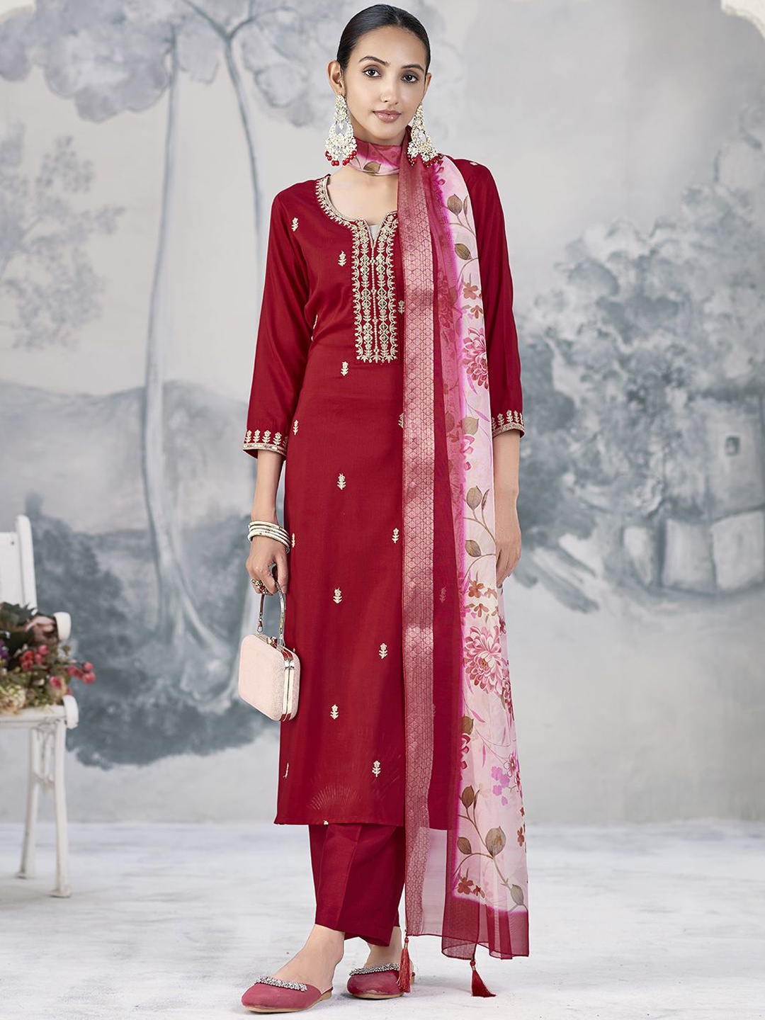 J Turritopsis Floral Embroidered Sequinned Straight Kurta With Trousers & Dupatta, Red
J Turritopsis Floral Embroidered Sequinned Straight Kurta With Trousers & Dupatta, Red
