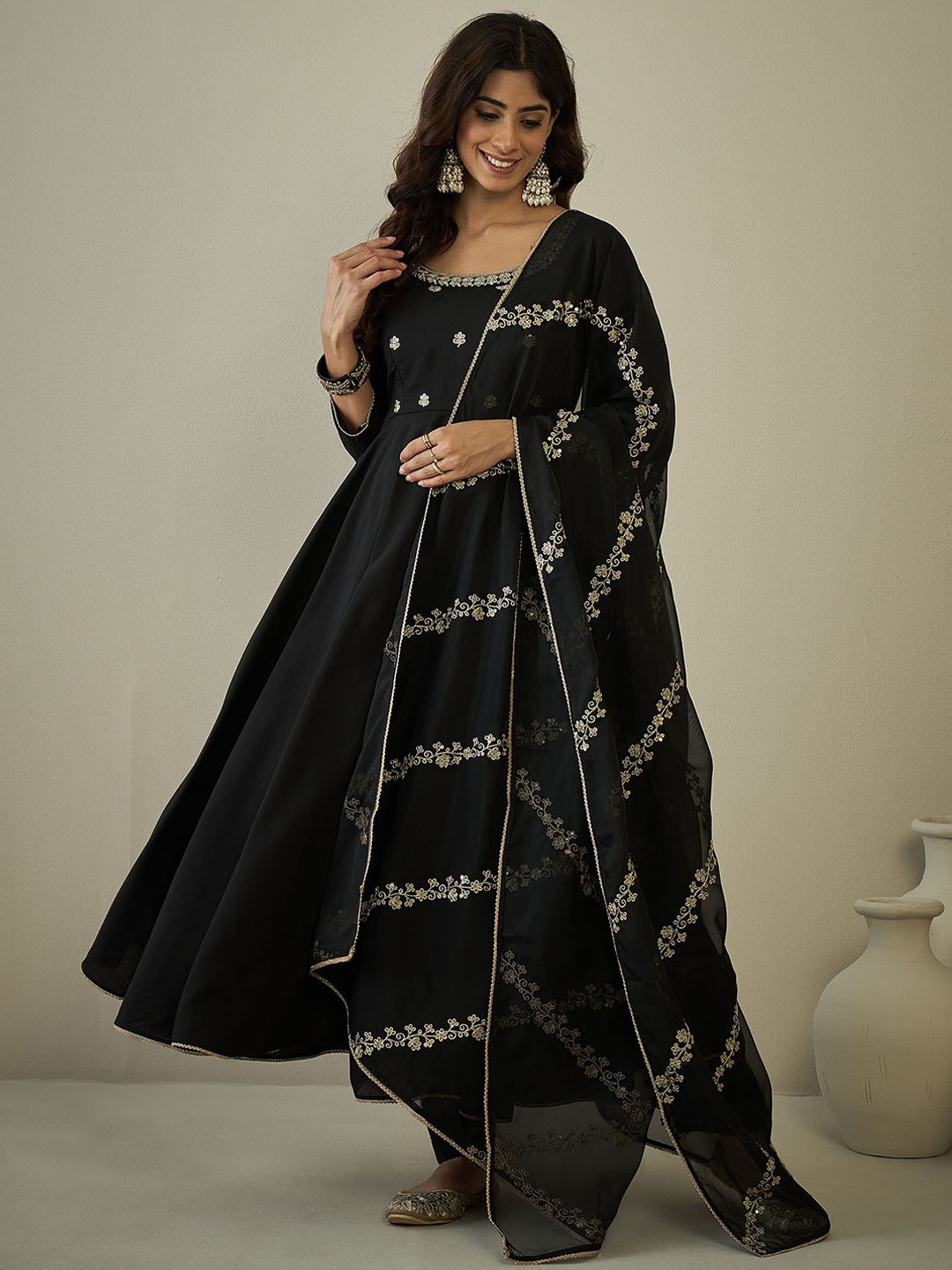 Inddus Women Floral Embroidered Regular Sequinned Kurta with Trousers & With Dupatta, Black
Inddus Women Floral Embroidered Regular Sequinned Kurta with Trousers & With Dupatta, Black