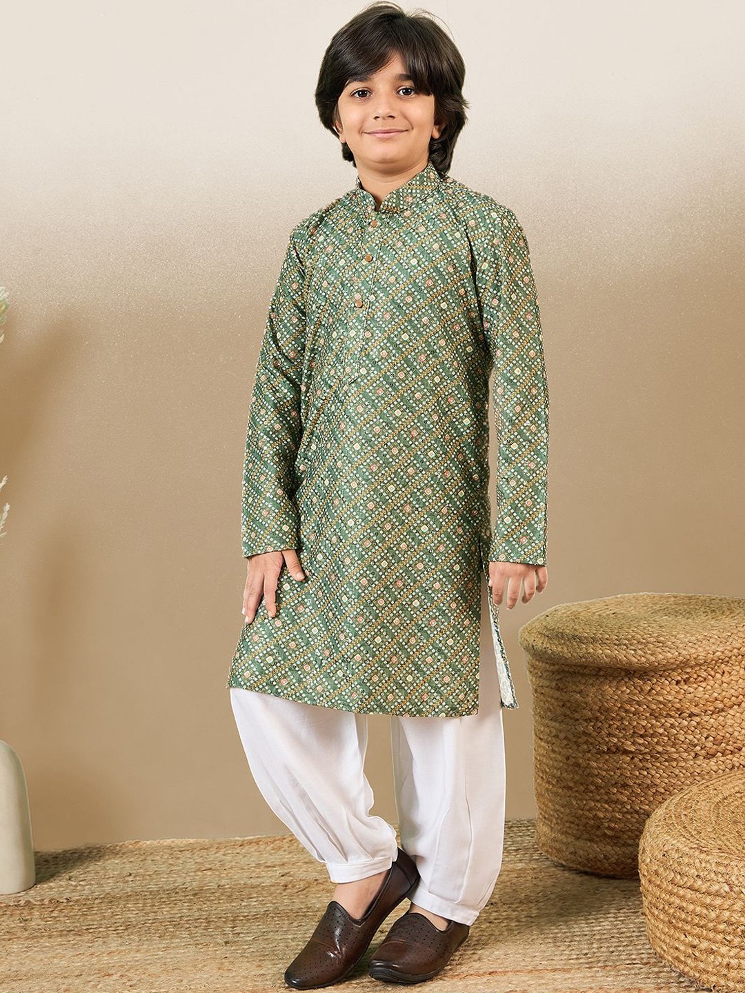 Here&Now X Sanwara Boys Geometric Printed Sequinned Straight Kurta with Patiala, Green
Here&Now X Sanwara Boys Geometric Printed Sequinned Straight Kurta with Patiala, Green