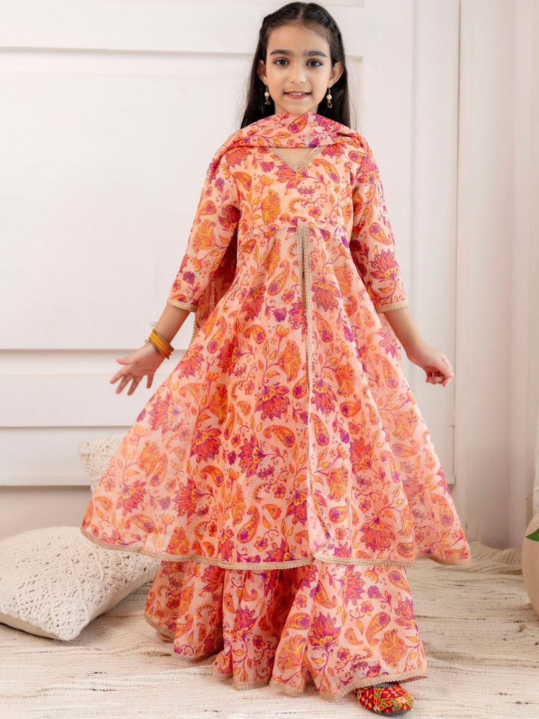 Cutiediva Girls Paisley Printed Gotta Patti Regular Anarkali Kurta with Skirt & Dupatta, Peach
Cutiediva Girls Paisley Printed Gotta Patti Regular Anarkali Kurta with Skirt & Dupatta, Peach