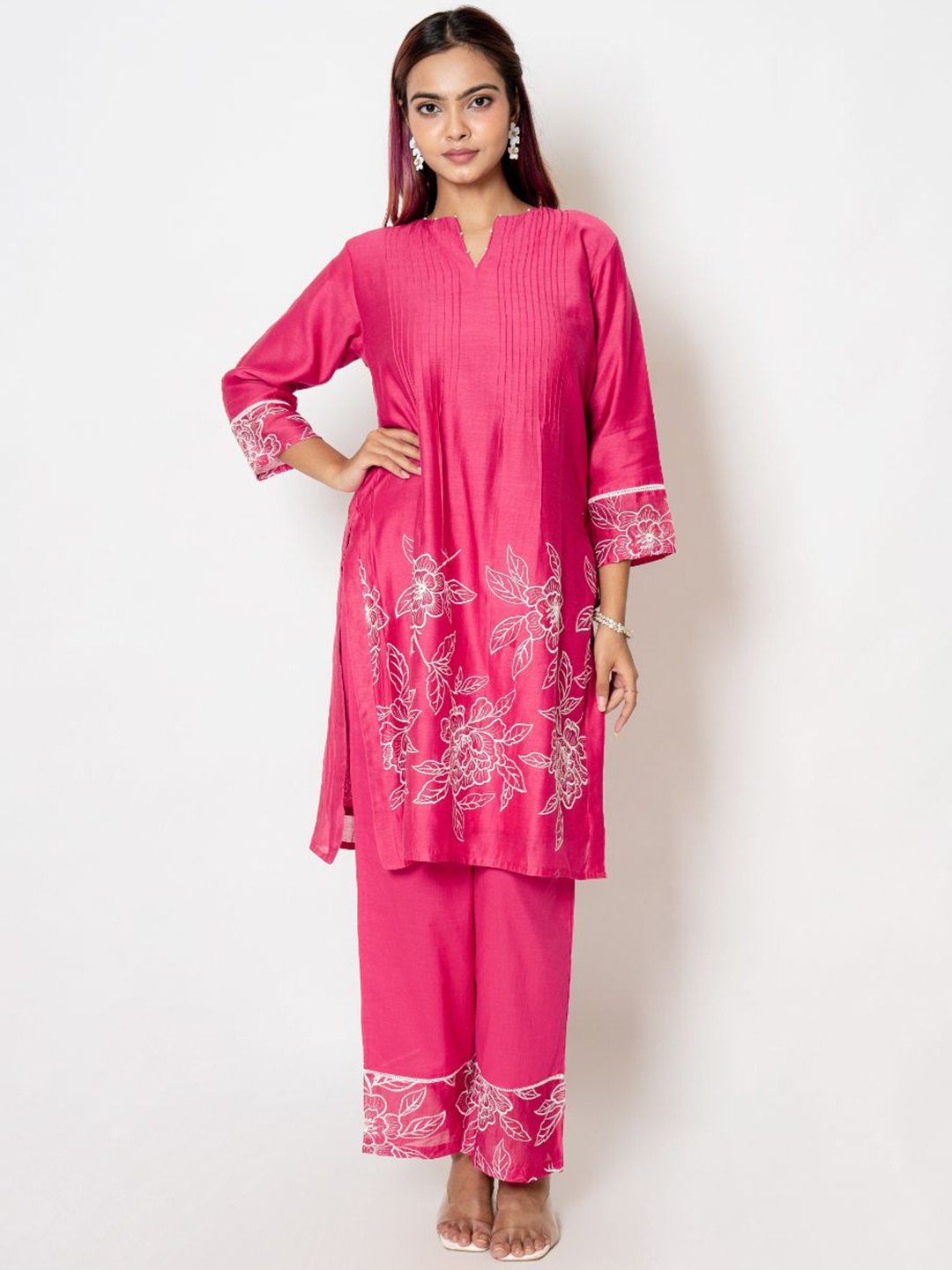 Kameez by Pooja Kejriwal Floral Embroidered Chanderi Silk Kurta With Trousers & Dupatta, Fuchsia
Kameez by Pooja Kejriwal Floral Embroidered Chanderi Silk Kurta With Trousers & Dupatta, Fuchsia