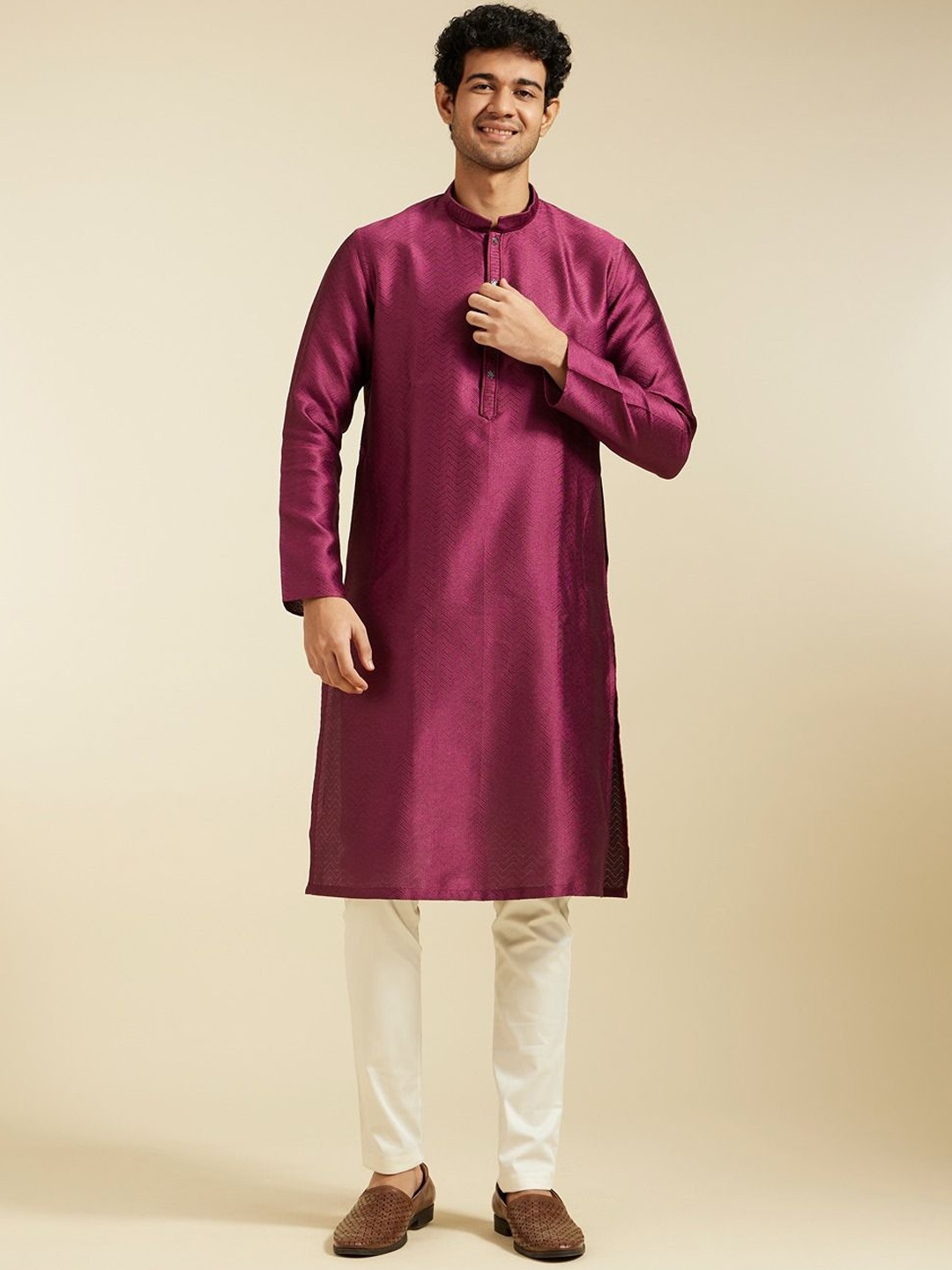 Diwas by Manyavar Chevron Self Design Mandarin Collar Jacquard Straight Kurta, Purple
Diwas by Manyavar Chevron Self Design Mandarin Collar Jacquard Straight Kurta, Purple