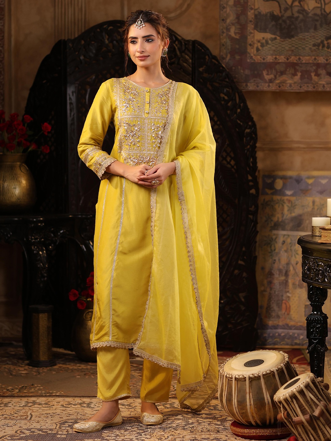 SCAKHI Floral Yoke Design Embroidered Gotta Patti Straight Kurta with Trousers & Dupatta, Lime green
SCAKHI Floral Yoke Design Embroidered Gotta Patti Straight Kurta with Trousers & Dupatta, Lime green