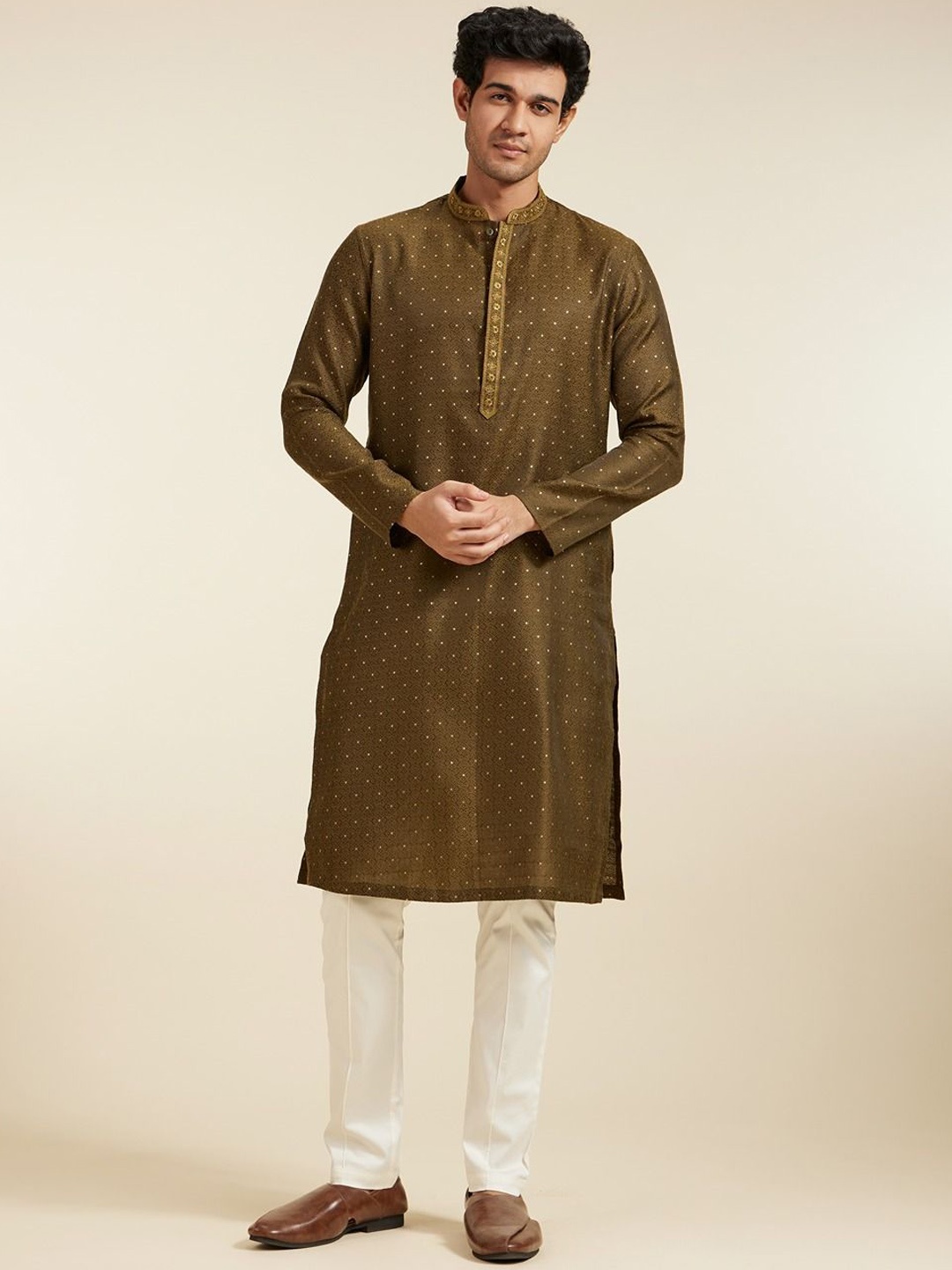 Diwas by Manyavar Ethnic Motifs Woven Design Thread Work Mandarin Collar Straight Kurta, Olive
Diwas by Manyavar Ethnic Motifs Woven Design Thread Work Mandarin Collar Straight Kurta, Olive