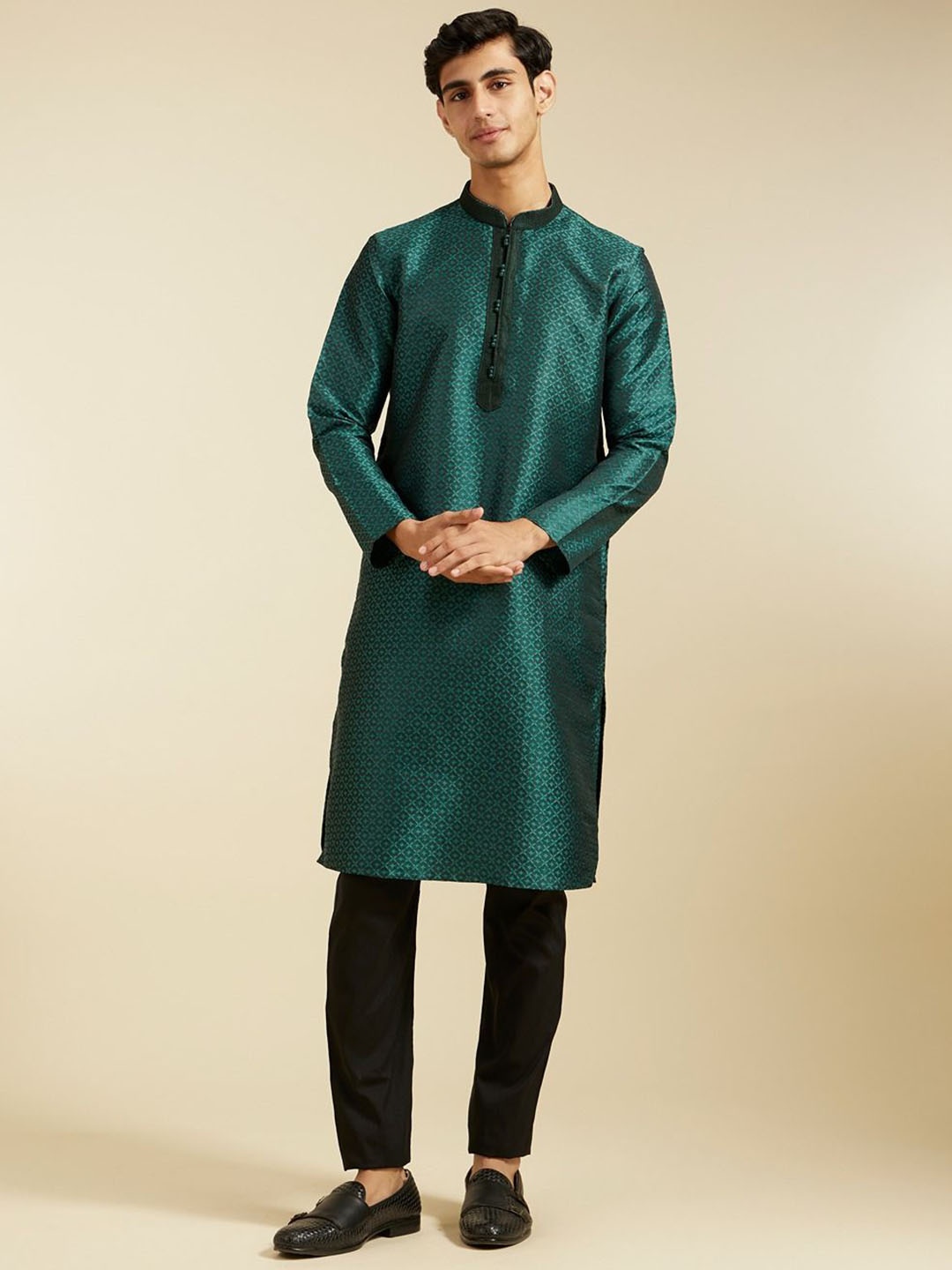 Diwas by Manyavar Floral Embroidered Thread Work Mandarin Collar Straight Kurta, Green
Diwas by Manyavar Floral Embroidered Thread Work Mandarin Collar Straight Kurta, Green
