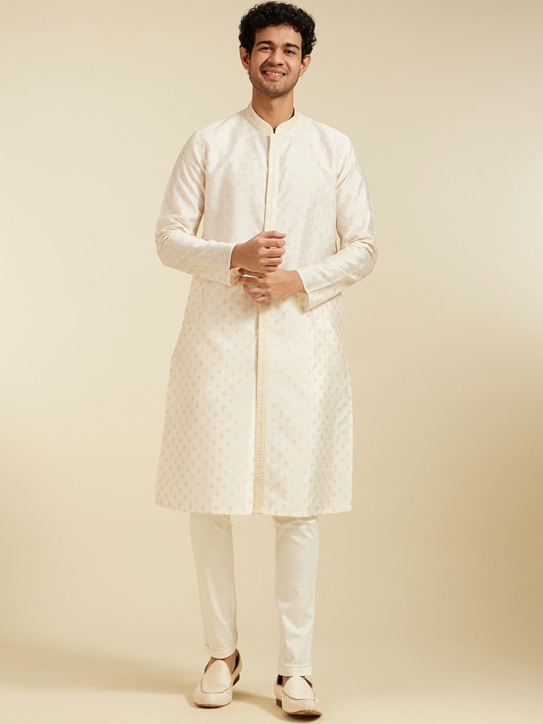 Diwas by Manyavar Ethnic Motifs Embroidered Mandarin Collar Thread Work Straight Kurta, Beige
Diwas by Manyavar Ethnic Motifs Embroidered Mandarin Collar Thread Work Straight Kurta, Beige