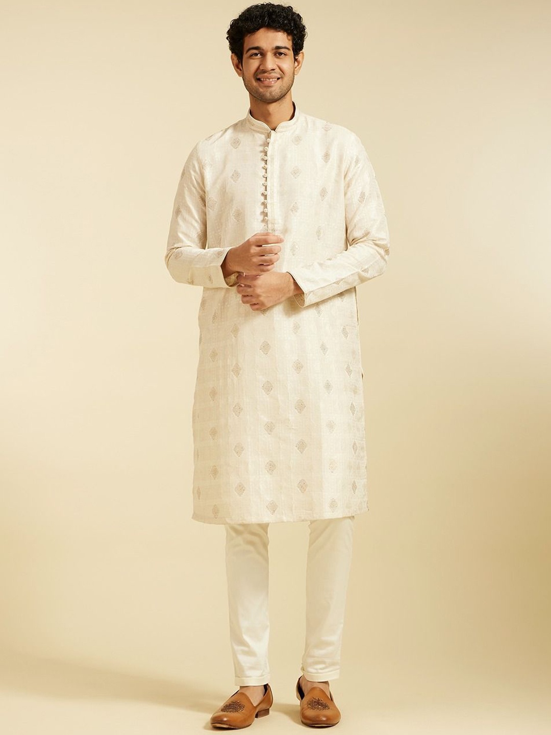 Diwas by Manyavar Ethnic Motifs Printed Mandarin Collar Thread Work Straight Kurta, Cream
Diwas by Manyavar Ethnic Motifs Printed Mandarin Collar Thread Work Straight Kurta, Cream