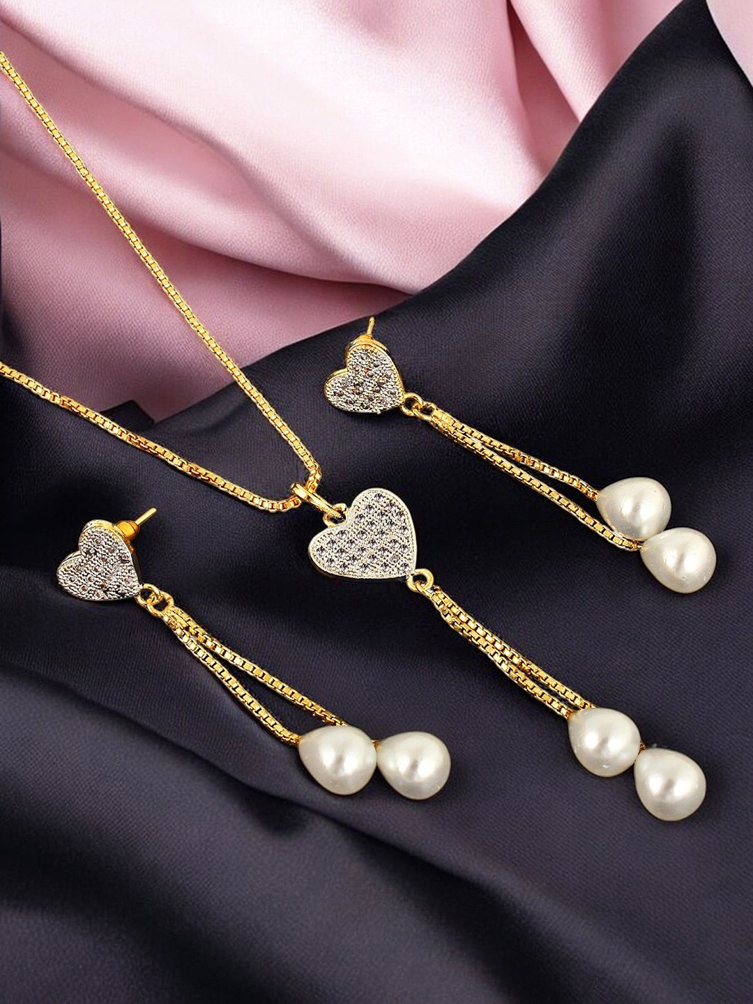 LUCKY JEWELLERY 18K Gold-Plated American Diamond-Studded & Pearl-Beaded Jewellery Set
LUCKY JEWELLERY 18K Gold-Plated American Diamond-Studded & Pearl-Beaded Jewellery Set