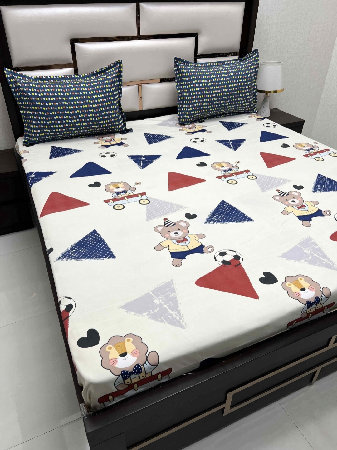 Pure Decor Leisure Fur White Printed 330 TC Microfiber King Bedsheet with 2 Pillow Covers
Pure Decor Leisure Fur White Printed 330 TC Microfiber King Bedsheet with 2 Pillow Covers