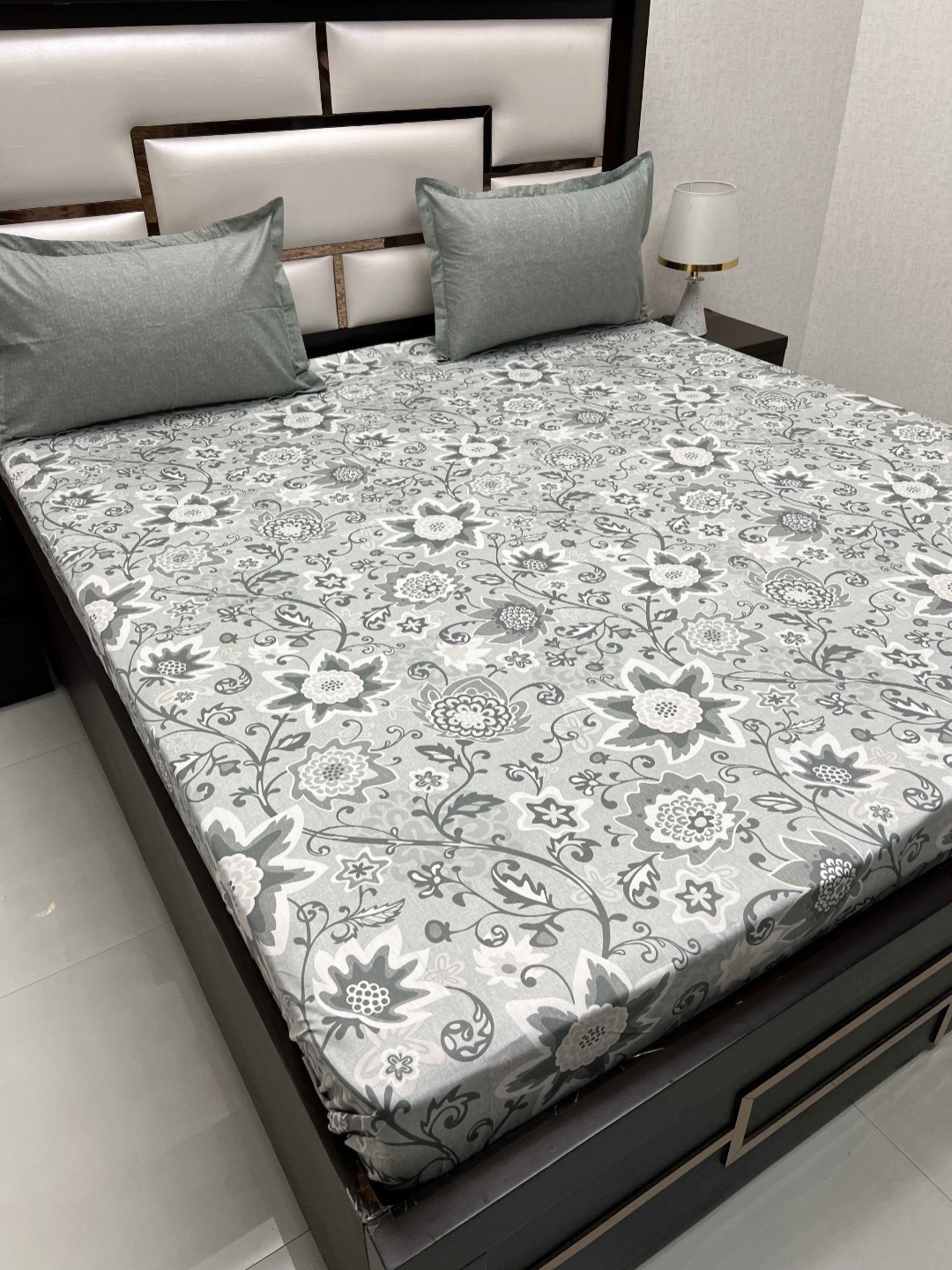 Pure Decor Lifestyle Green & White Floral Cotton 400 TC King Bedsheet with 2 Pillow Covers
Pure Decor Lifestyle Green & White Floral Cotton 400 TC King Bedsheet with 2 Pillow Covers