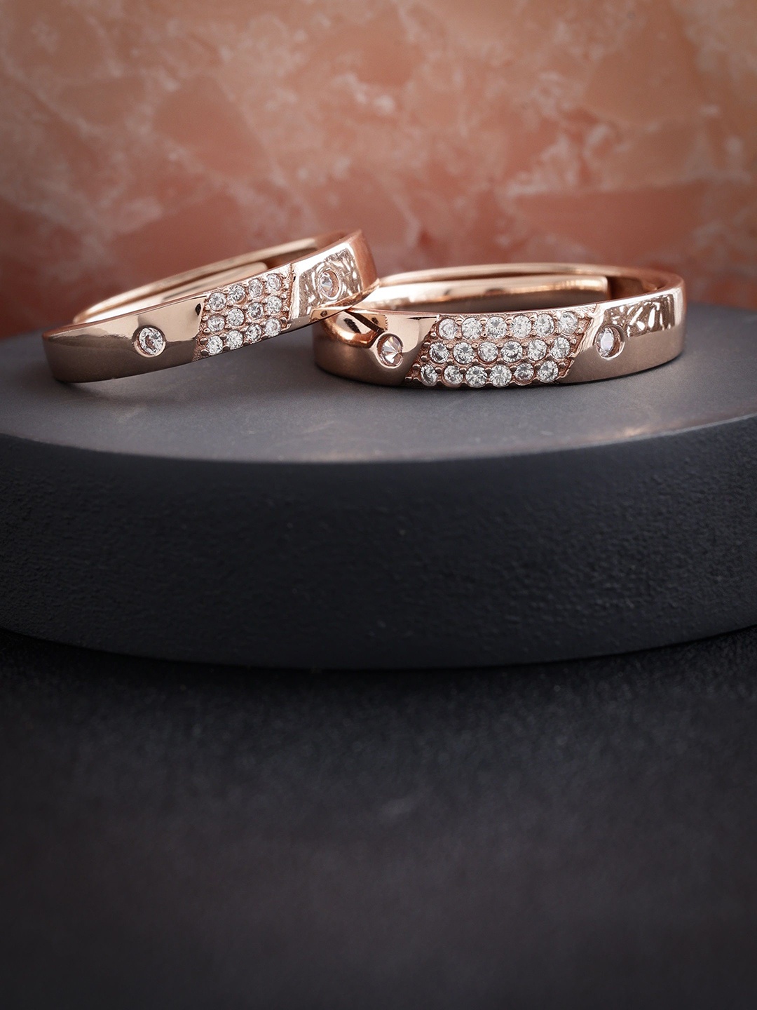 DIAVO Set Of 2 925 Sterling Silver Rose Gold-Plated Cubic Zirconia Studded Couple Rings
DIAVO Set Of 2 925 Sterling Silver Rose Gold-Plated Cubic Zirconia Studded Couple Rings