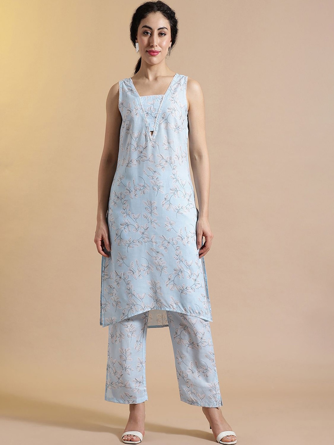 STYLEBAAZI Women Floral Printed Regular Gotta Patti Pure Cotton Kurta with Trousers, Blue
STYLEBAAZI Women Floral Printed Regular Gotta Patti Pure Cotton Kurta with Trousers, Blue