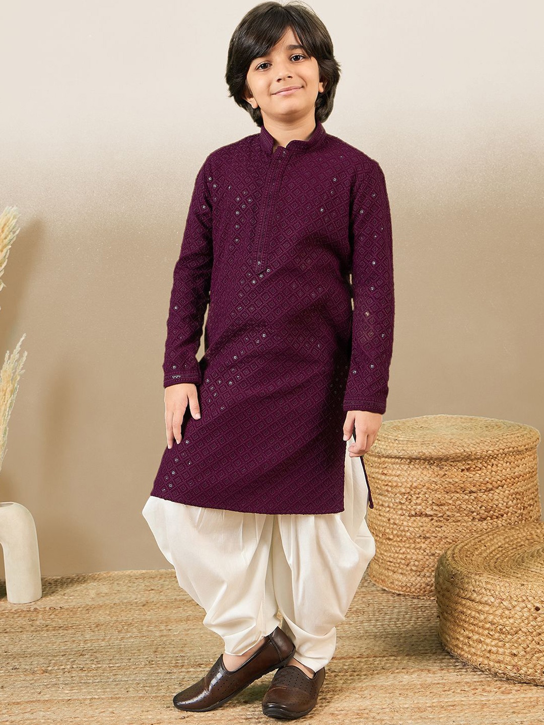 Here&Now X Sanwara Boys Geometric Embroidered Chikankari & Sequinned Kurta With Patiala, Purple
Here&Now X Sanwara Boys Geometric Embroidered Chikankari & Sequinned Kurta With Patiala, Purple