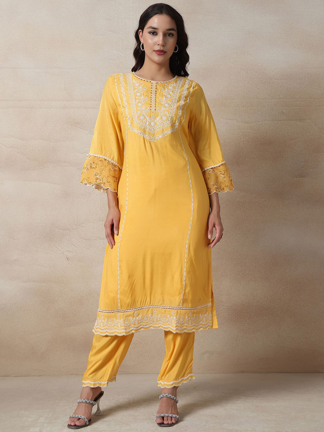 Rang by Indya Ethnic Motifs Yoke Design Sequinned Straight Kurta With Trouser & Dupatta, Yellow
Rang by Indya Ethnic Motifs Yoke Design Sequinned Straight Kurta With Trouser & Dupatta, Yellow