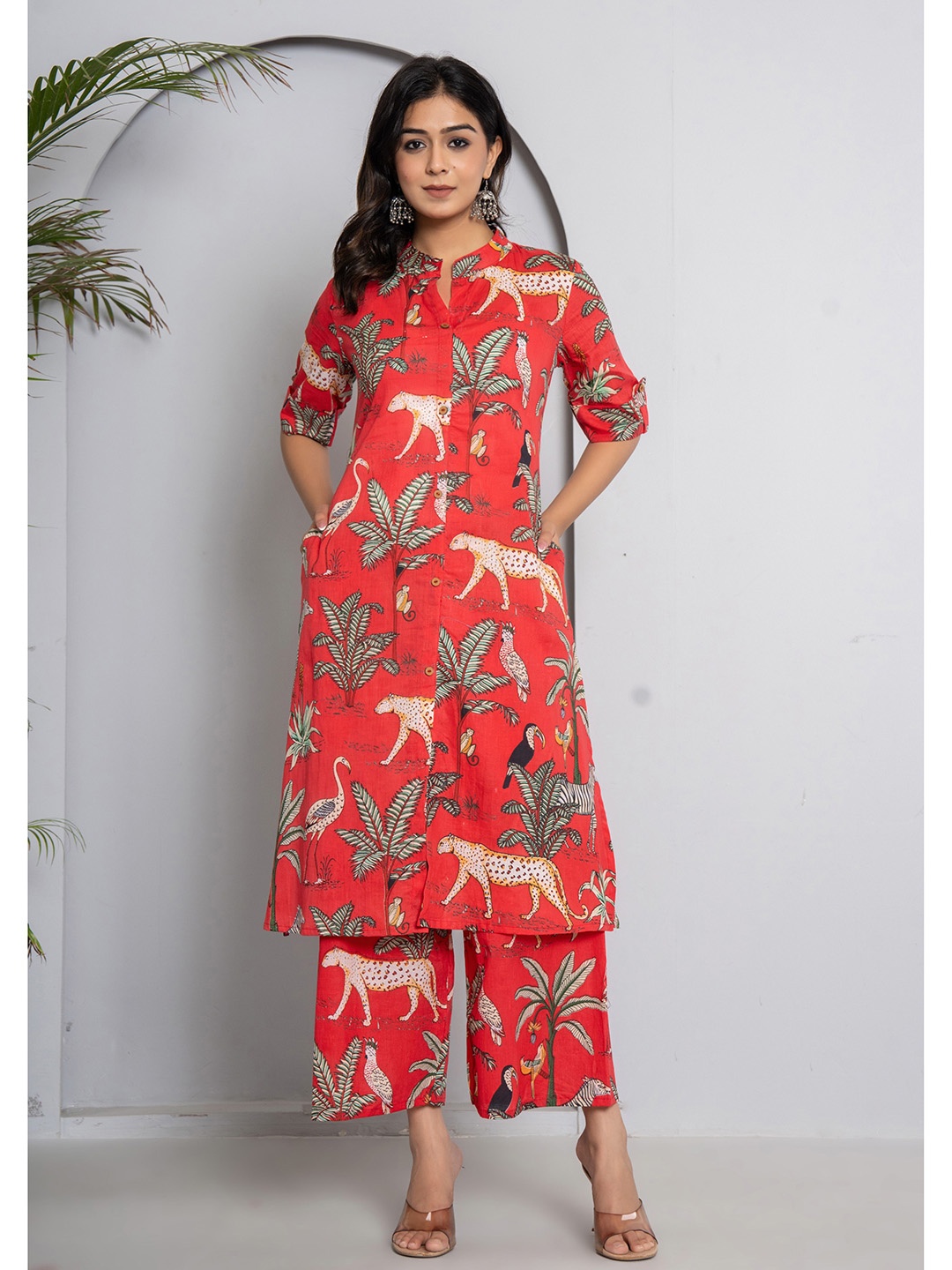 JAIPURI BUNAAI Floral Printed Mandarin Collar Pure Cotton A-Line Kurta & Palazzo, Red
JAIPURI BUNAAI Floral Printed Mandarin Collar Pure Cotton A-Line Kurta & Palazzo, Red
