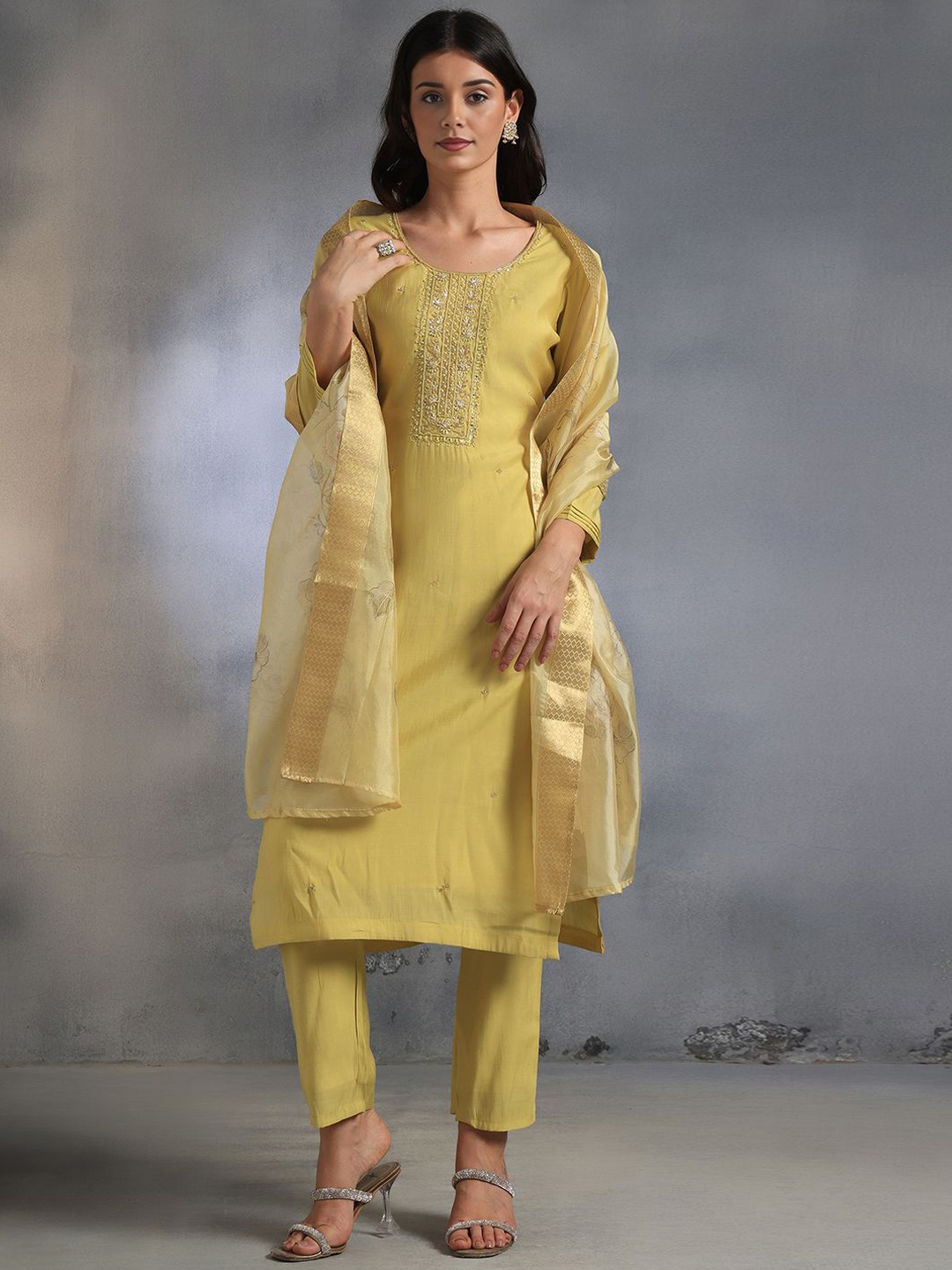 Rang by Indya Ethnic Motifs Yoke Design Sequinned Straight Kurta With Trouser & Dupatta, Yellow
Rang by Indya Ethnic Motifs Yoke Design Sequinned Straight Kurta With Trouser & Dupatta, Yellow