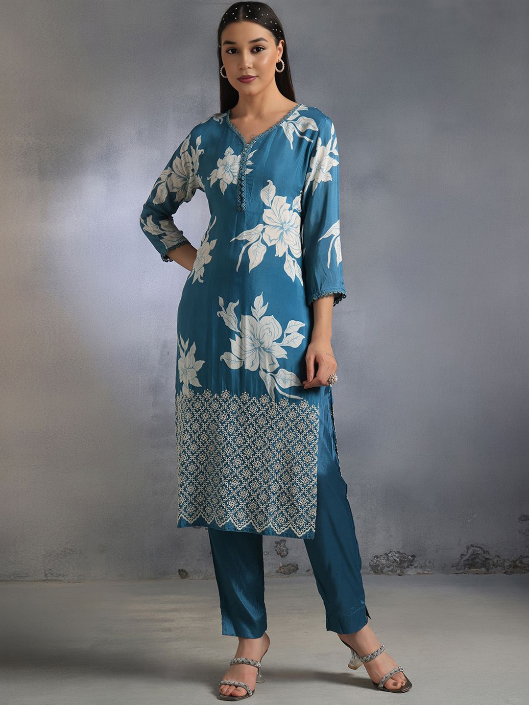 Rang by Indya Floral Embroidered Thread Work Straight Kurta With Trousers & Dupatta, Blue
Rang by Indya Floral Embroidered Thread Work Straight Kurta With Trousers & Dupatta, Blue