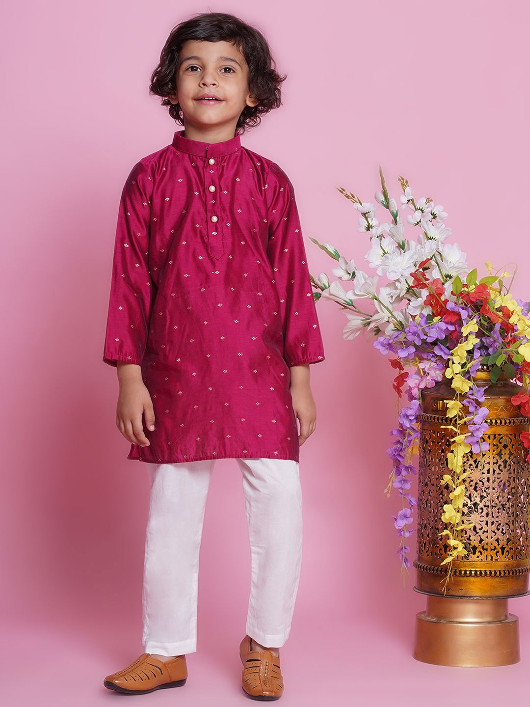 Little Bansi Boys Ethnic Motifs Woven Design Straight Cotton Silk Kurta with Pyjamas, Pink
Little Bansi Boys Ethnic Motifs Woven Design Straight Cotton Silk Kurta with Pyjamas, Pink