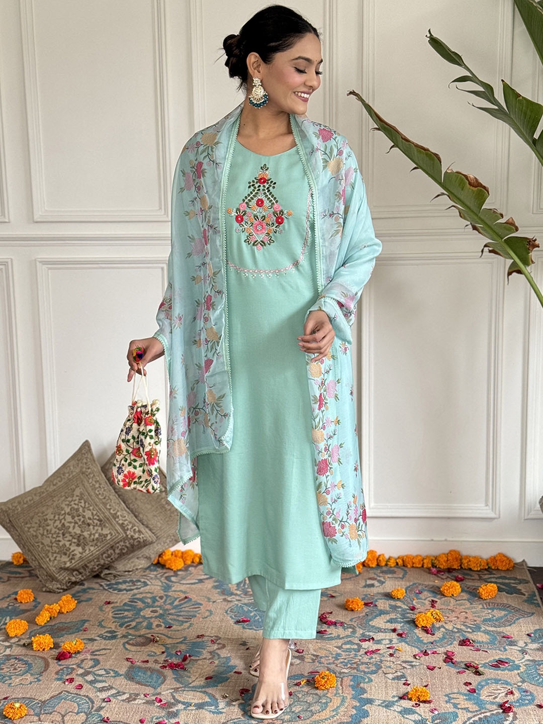 JAPNAAM Floral Embroidered Regular Thread Work Kurta With Trouser With Dupatta, Blue
JAPNAAM Floral Embroidered Regular Thread Work Kurta With Trouser With Dupatta, Blue