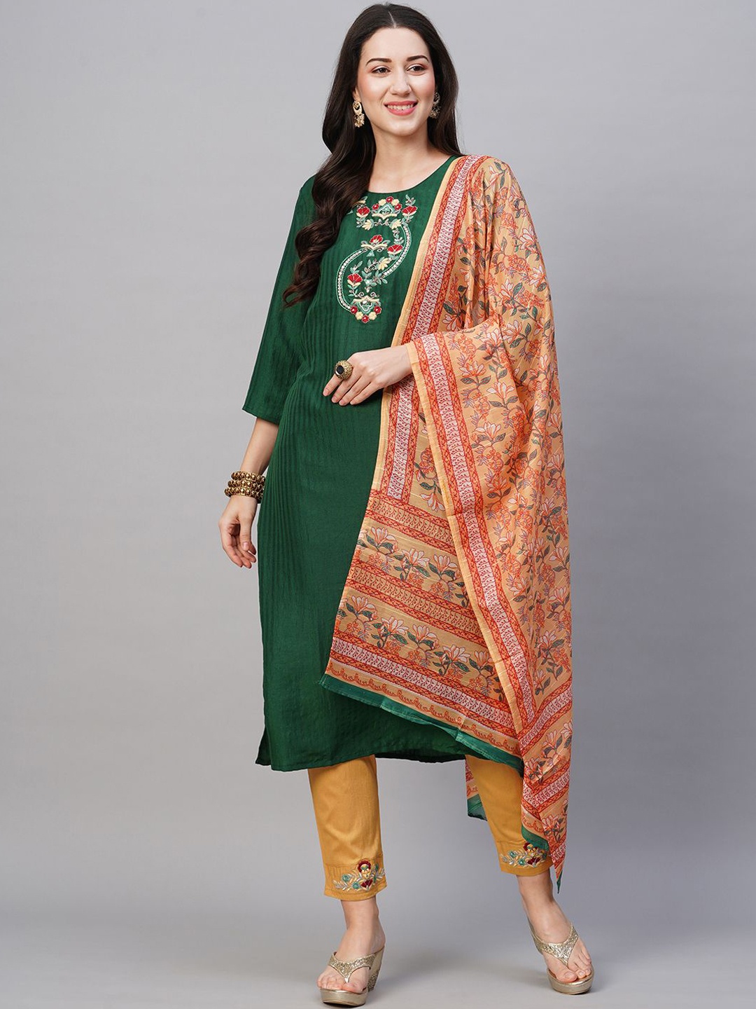Kiana House Of Fashion Floral Embroidered Sequinned Straight Kurta With Trouser & Dupatta, Green
Kiana House Of Fashion Floral Embroidered Sequinned Straight Kurta With Trouser & Dupatta, Green