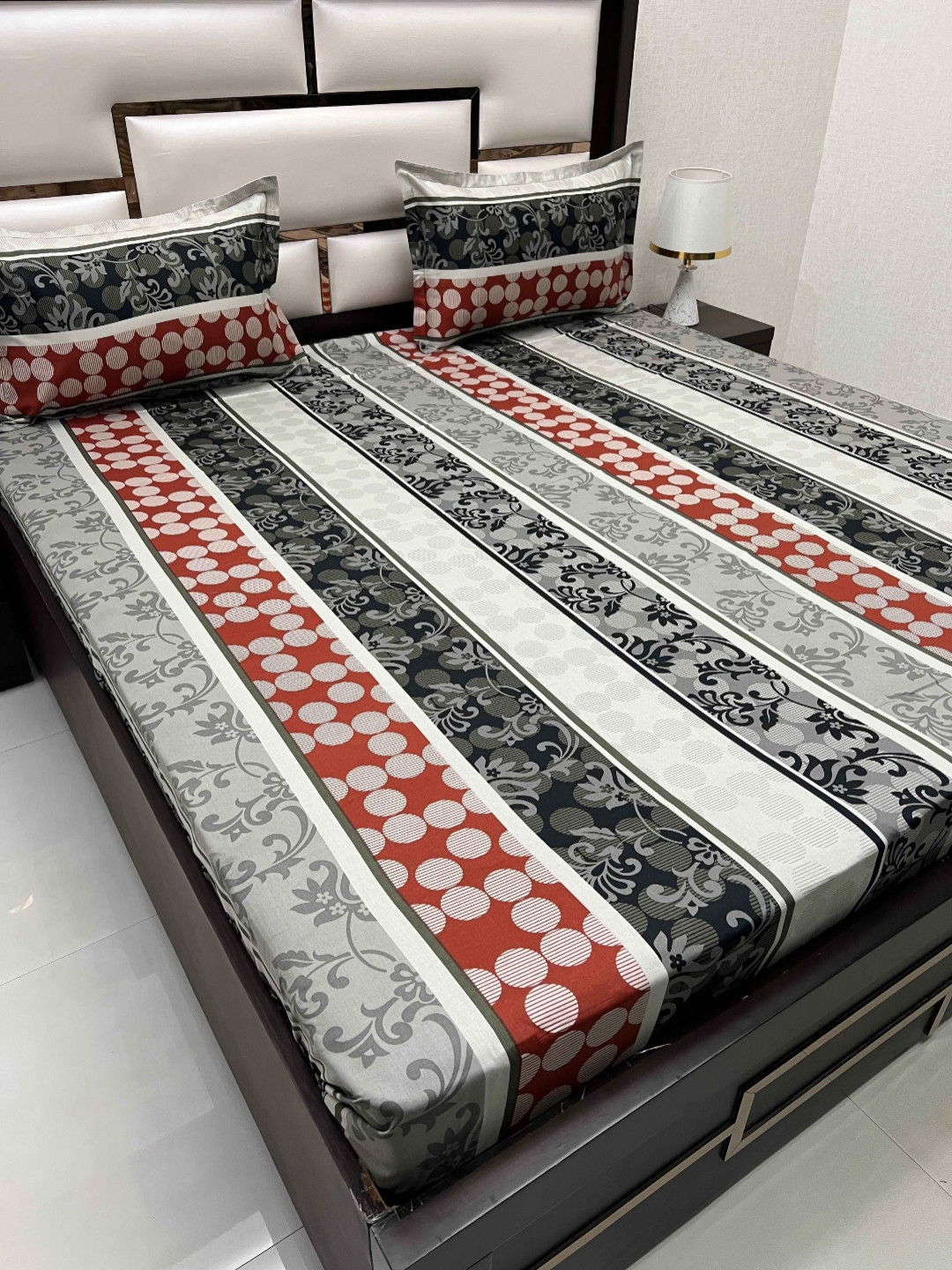 Pure Decor Black & White Printed 300 TC Pure Cotton Queen Bedsheet with 2 Pillow Covers
Pure Decor Black & White Printed 300 TC Pure Cotton Queen Bedsheet with 2 Pillow Covers