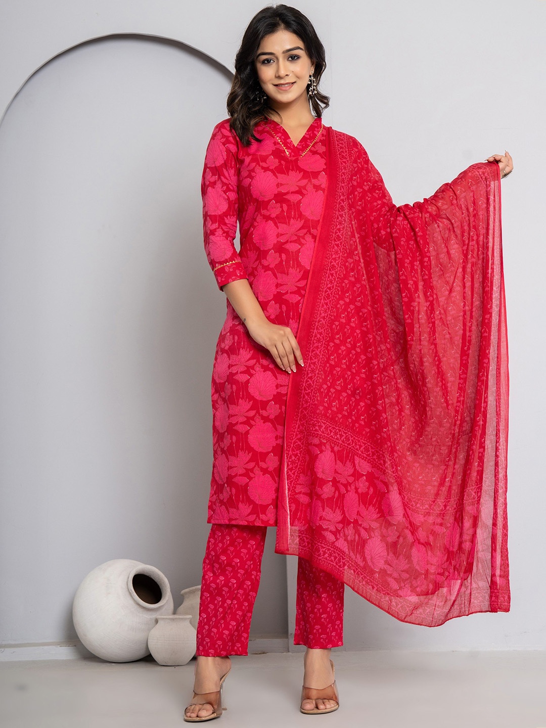 JAIPURI BUNAAI Floral Printed Pure Cotton Straight Kurta With Palazzos & Dupatta, Pink
JAIPURI BUNAAI Floral Printed Pure Cotton Straight Kurta With Palazzos & Dupatta, Pink