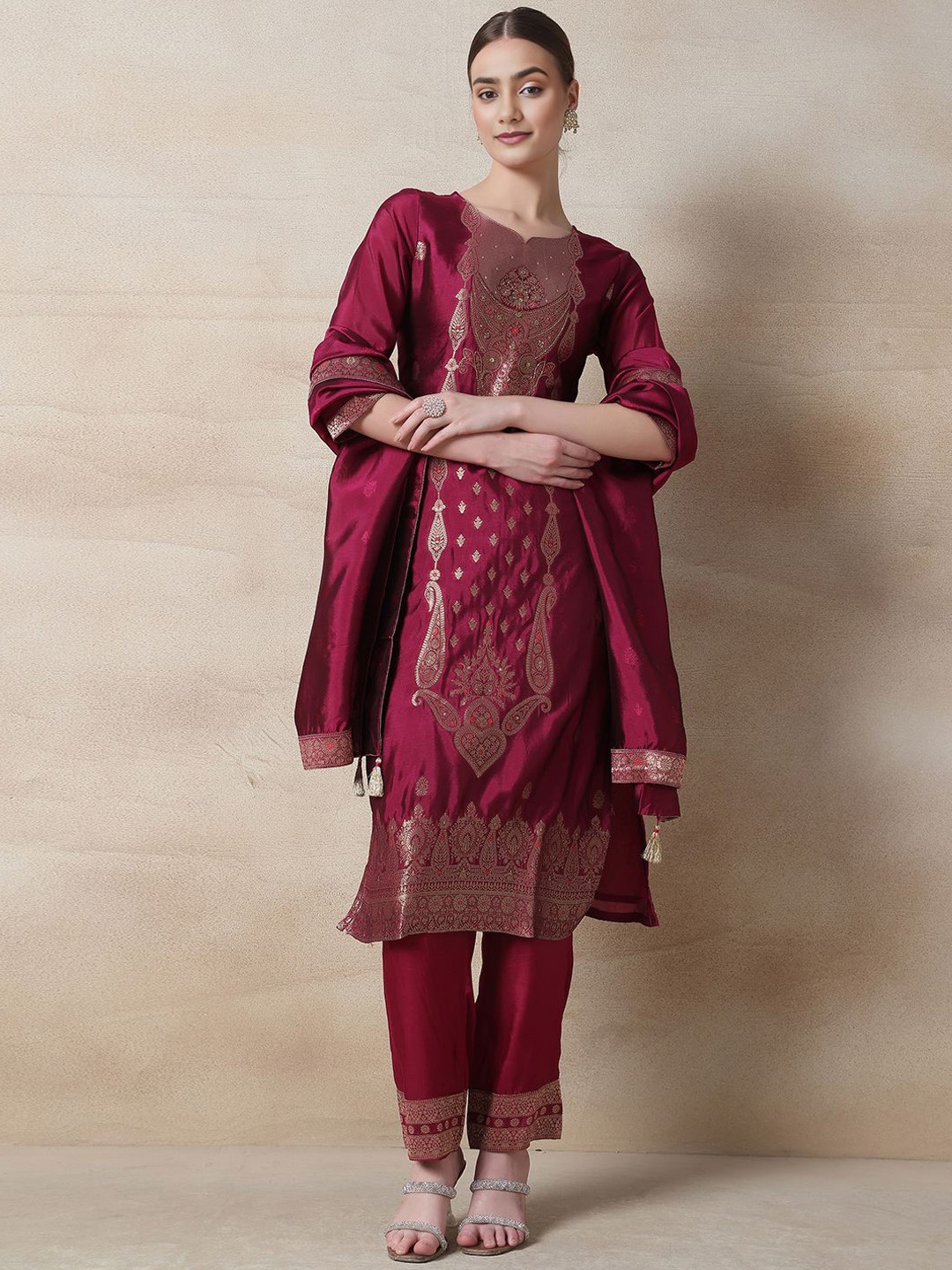 Rang by Indya Ethnic Motifs Woven Design Beads and Stones Kurta With Trouser & Dupatta, Purple
Rang by Indya Ethnic Motifs Woven Design Beads and Stones Kurta With Trouser & Dupatta, Purple