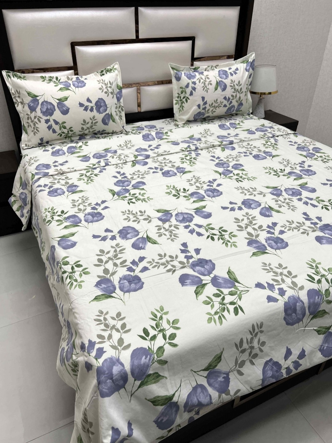 Pure Decor Bedding of 4 Pieces Bedsheet Set (2.28m X 2.54m) with Comforter (2.21m X 2.46m), White
Pure Decor Bedding of 4 Pieces Bedsheet Set (2.28m X 2.54m) with Comforter (2.21m X 2.46m), White
