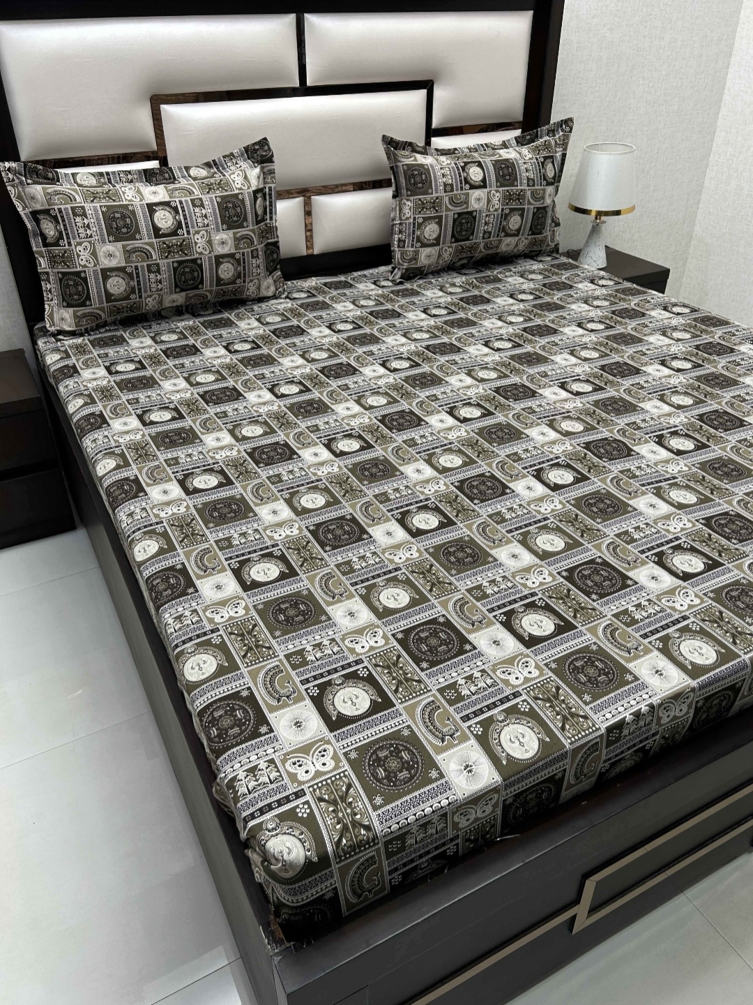 Pure Decor Green & White Printed 380 TC Pure Cotton Super King Bedsheet & 2 Pillow Covers
Pure Decor Green & White Printed 380 TC Pure Cotton Super King Bedsheet & 2 Pillow Covers