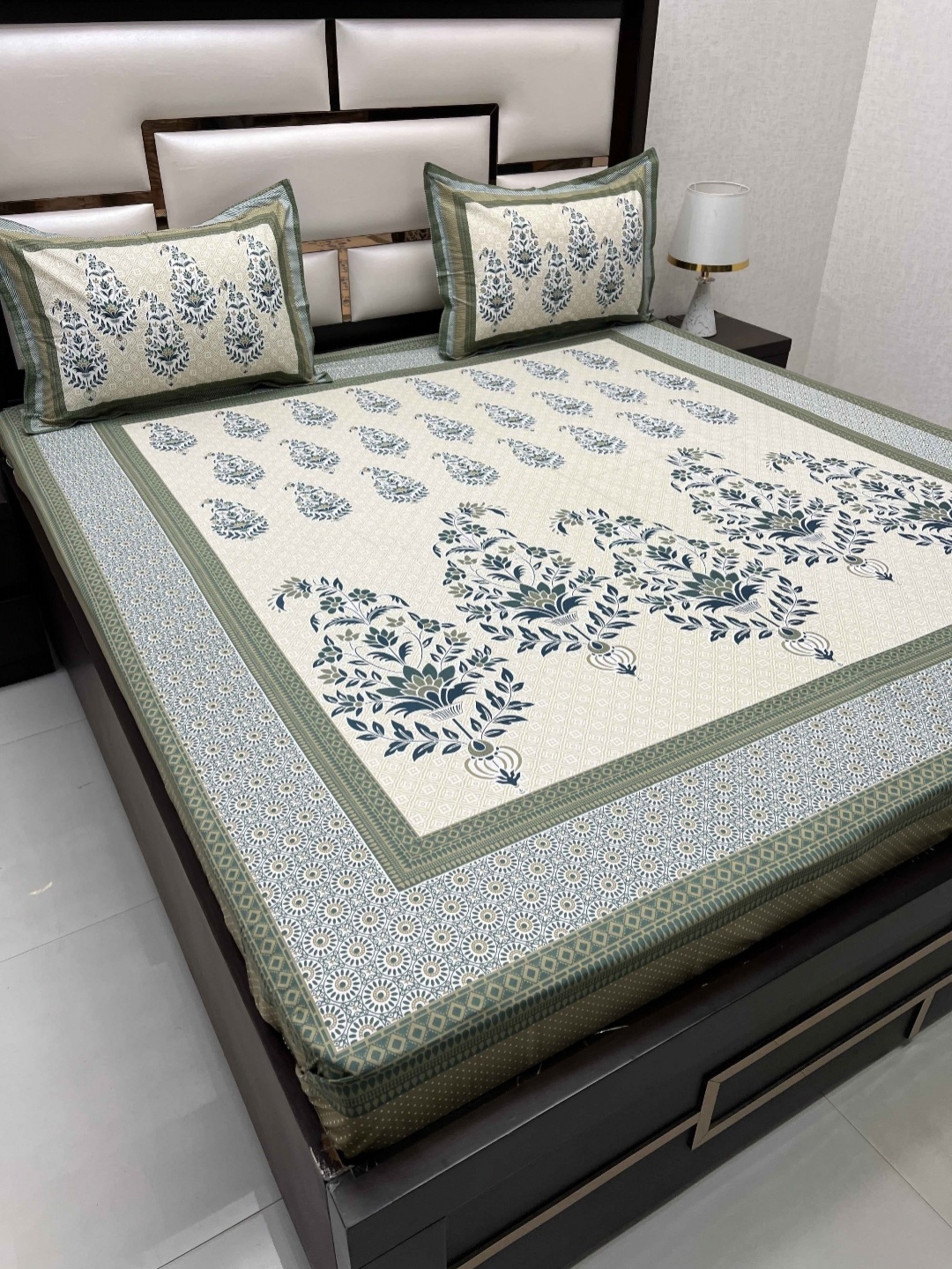 Pure Decor Llifestyle Beige Floral Printed Cotton 380 TC King Bedsheet & 2 Pillow Covers
Pure Decor Llifestyle Beige Floral Printed Cotton 380 TC King Bedsheet & 2 Pillow Covers
