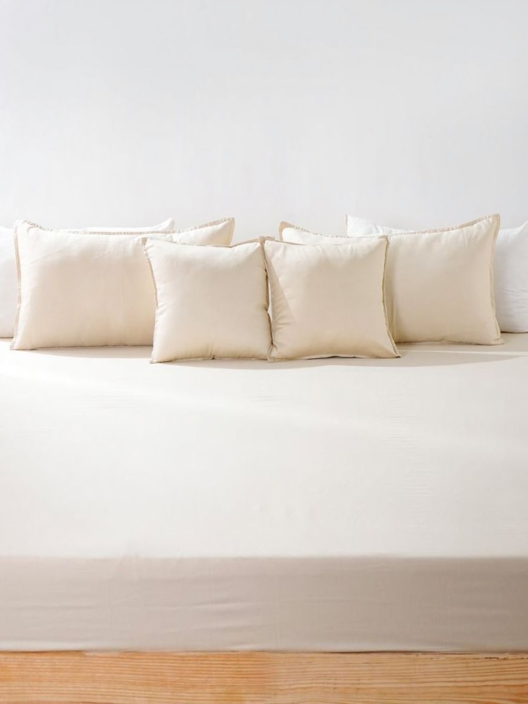 Zarf Cream-Coloured 350TC Egyptian Cotton Bedsheet With 2 Pillow Cases & 2 Cushion Covers
Zarf Cream-Coloured 350TC Egyptian Cotton Bedsheet With 2 Pillow Cases & 2 Cushion Covers