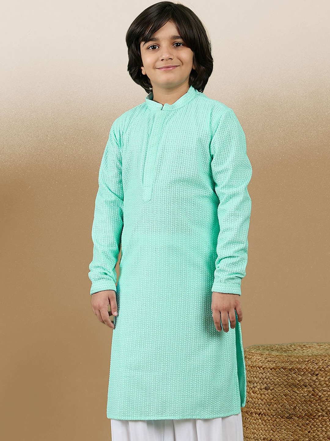 Here&Now X Sanwara Boys Geometric Embroidered Chikankari Cotton Straight Kurta, Sea green
Here&Now X Sanwara Boys Geometric Embroidered Chikankari Cotton Straight Kurta, Sea green