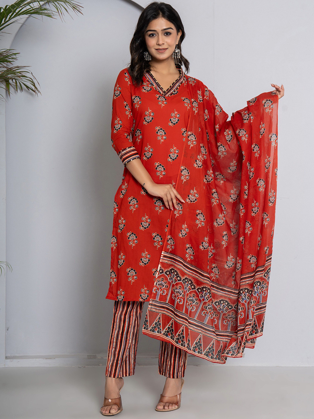 JAIPURI BUNAAI Ethnic Motifs Printed Pure Cotton Straight Kurta with Palazzos & Dupatta, Maroon
JAIPURI BUNAAI Ethnic Motifs Printed Pure Cotton Straight Kurta with Palazzos & Dupatta, Maroon
