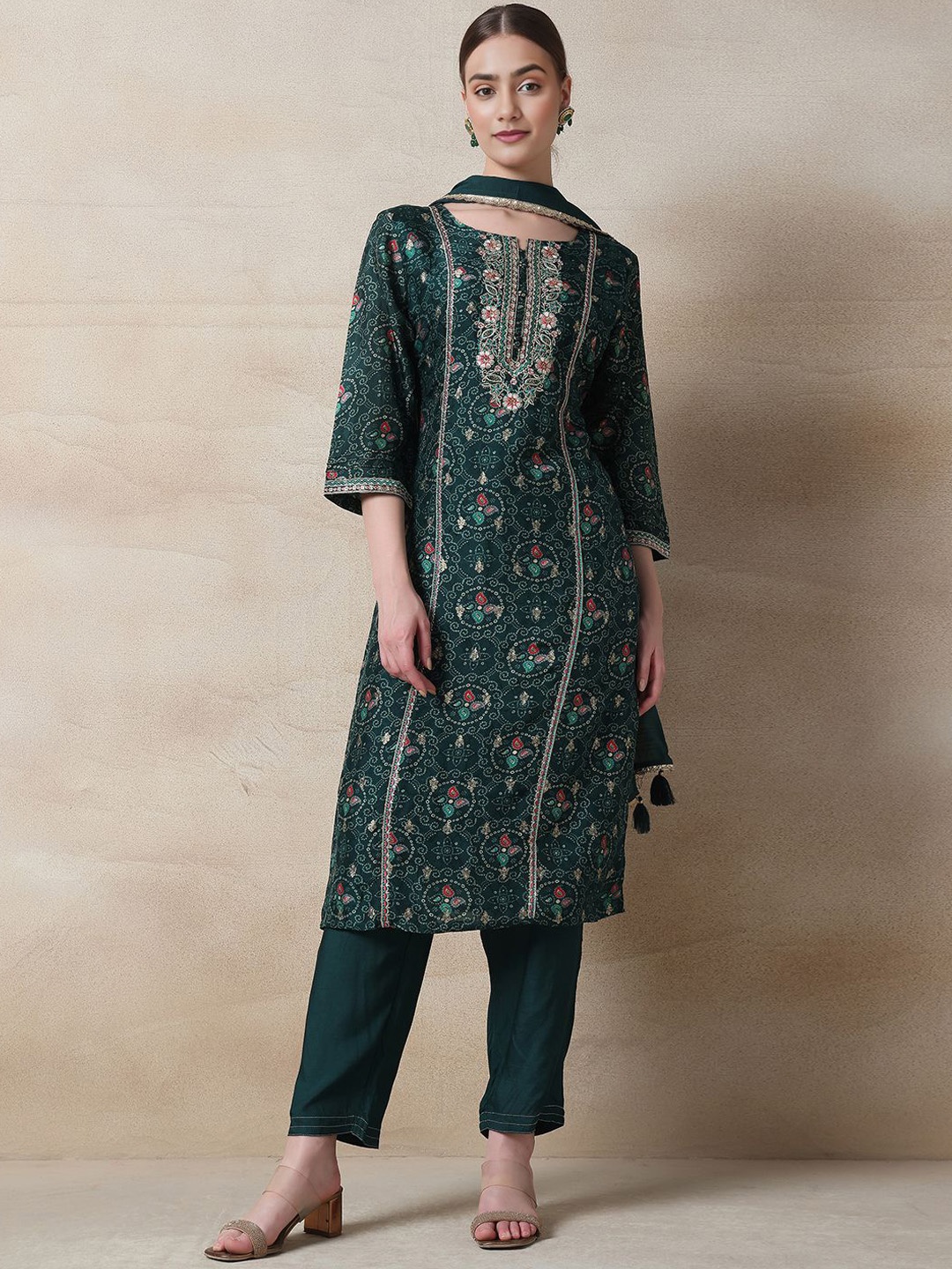 Rang by Indya Ethnic Motifs Printed Straight Kurta with Trousers & With Dupatta, Green
Rang by Indya Ethnic Motifs Printed Straight Kurta with Trousers & With Dupatta, Green