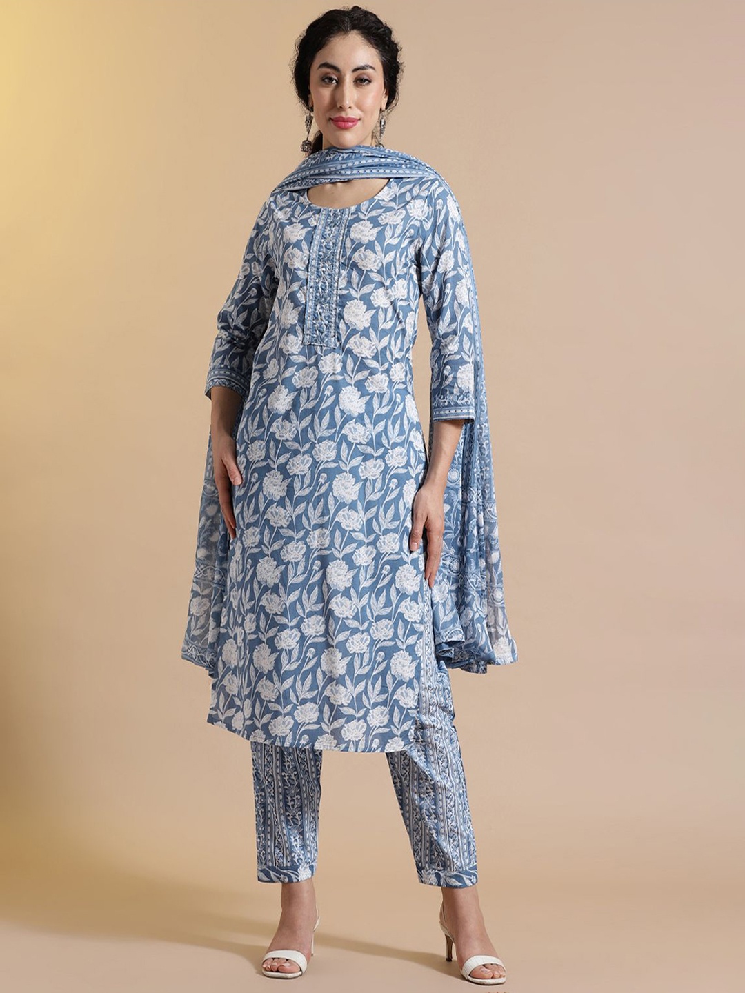 STYLEBAAZI Women Floral Embroidered Thread Work Pure Cotton Kurta with Trousers & Dupatta, Blue
STYLEBAAZI Women Floral Embroidered Thread Work Pure Cotton Kurta with Trousers & Dupatta, Blue