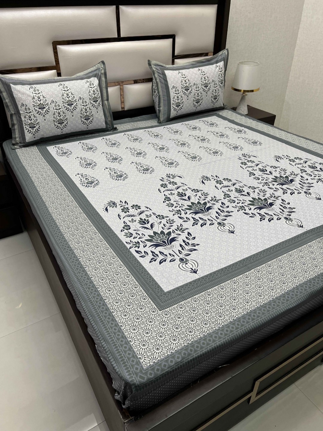 Pure Decor Grey & White Printed 380 TC Pure Cotton King Bedsheet with 2 Pillow Covers
Pure Decor Grey & White Printed 380 TC Pure Cotton King Bedsheet with 2 Pillow Covers