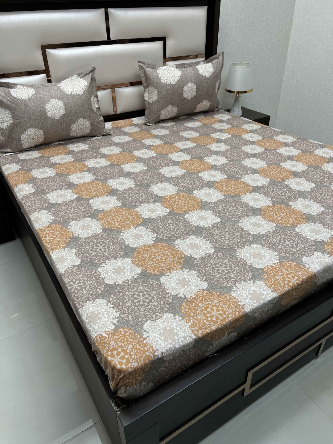 Pure Decor Lifestyle Brown Printed Pure Cotton 400 TC King Bedsheet Set 2.74 m x 2.74 m
Pure Decor Lifestyle Brown Printed Pure Cotton 400 TC King Bedsheet Set 2.74 m x 2.74 m