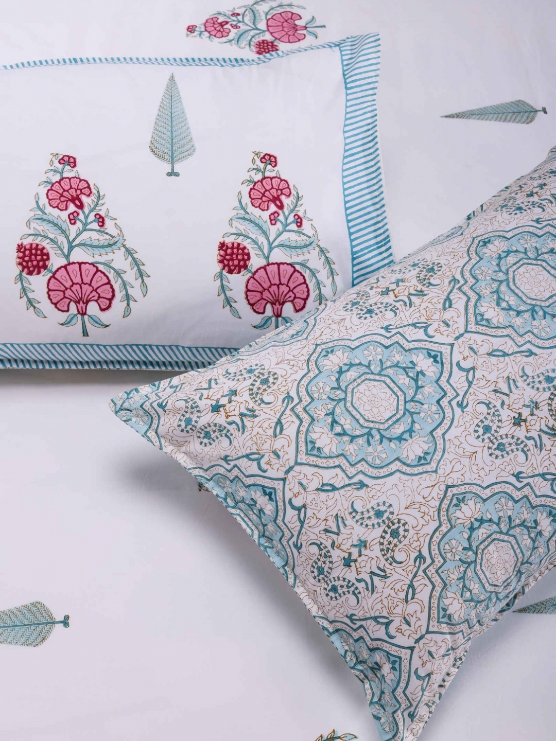 SHAHENAZ Charvi Aqua Turquoise Blue Cotton 210 TC Queen Bedsheet with 2 Pillow Covers
SHAHENAZ Charvi Aqua Turquoise Blue Cotton 210 TC Queen Bedsheet with 2 Pillow Covers