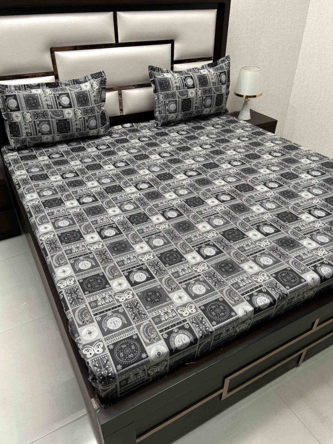 Pure Decor Velar Sib Black & White Ethnic Motifs Printed Cotton 220 TC King Bedsheet Set
Pure Decor Velar Sib Black & White Ethnic Motifs Printed Cotton 220 TC King Bedsheet Set