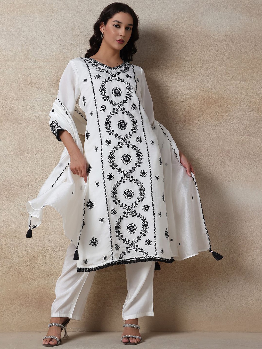 Rang by Indya Floral Embroidered Thread Work Cotton Silk Kurta With Trouser & Dupatta, White
Rang by Indya Floral Embroidered Thread Work Cotton Silk Kurta With Trouser & Dupatta, White